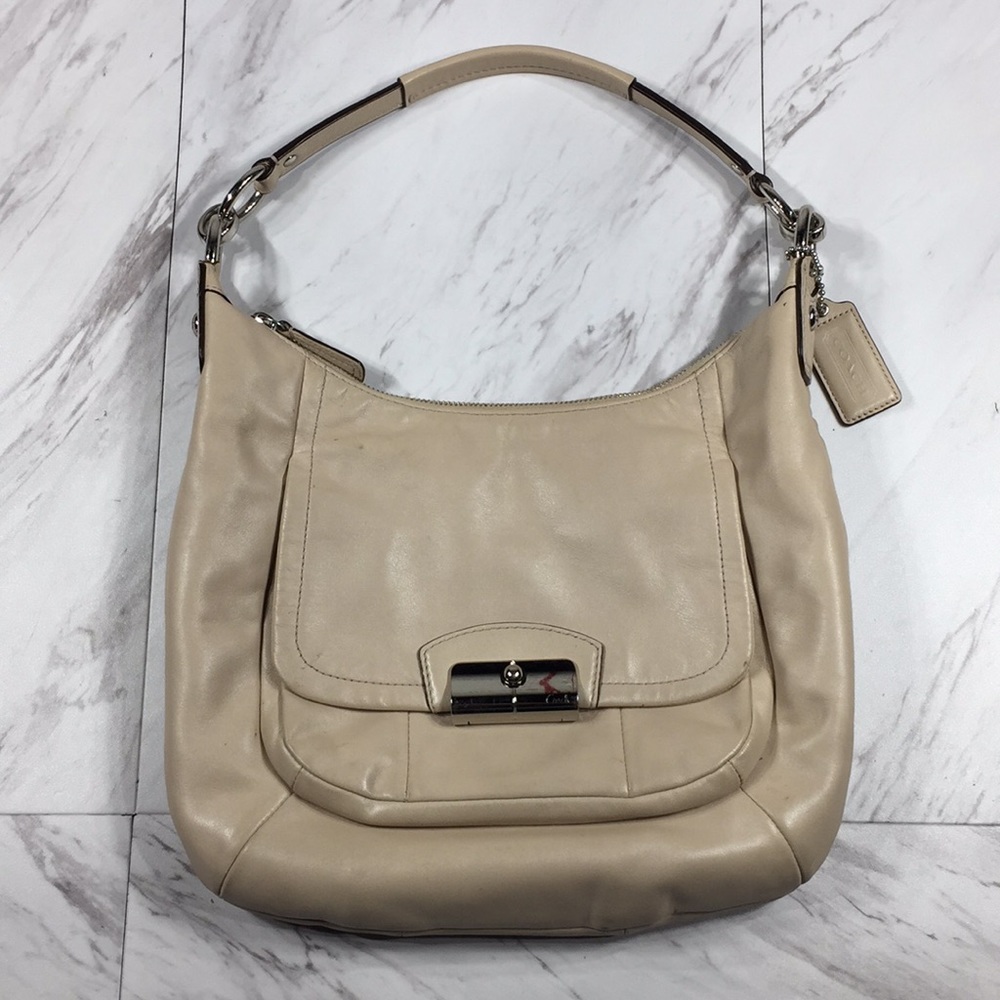 ⭐️ COACH WHITE LEATHER HANDBAG